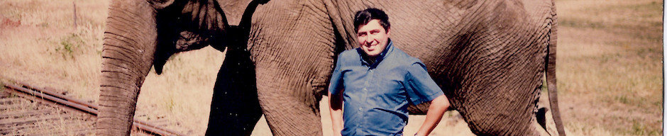 José Emilio Morales junto a la elefanta Leyla
