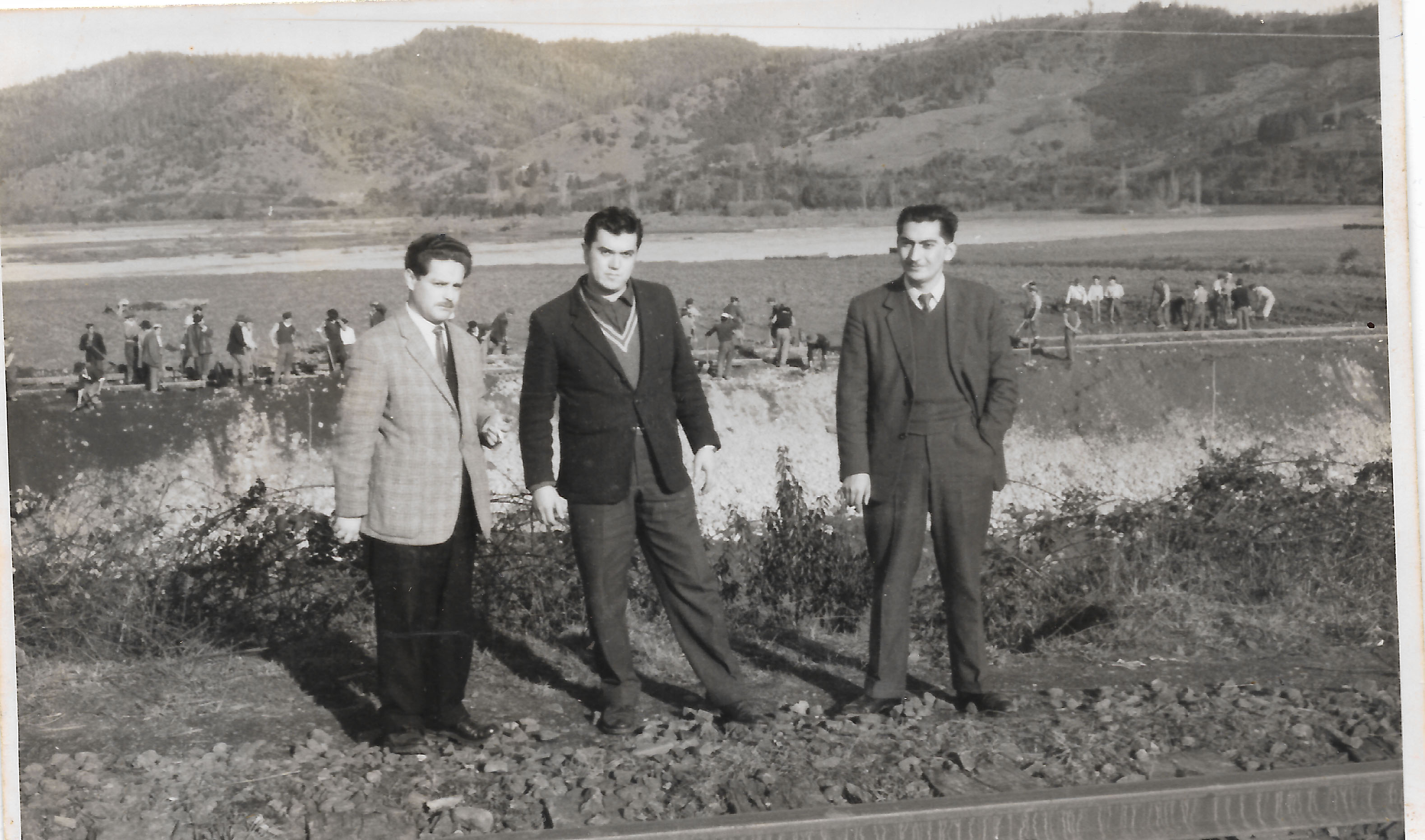 Obras en vías férreas dañadas por el terremoto de 1960