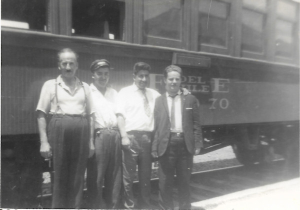 Arreglos en la estación Antilhue después del terremoto de 1960 Arreglos en la estación Antilhue después del terremoto de 1960