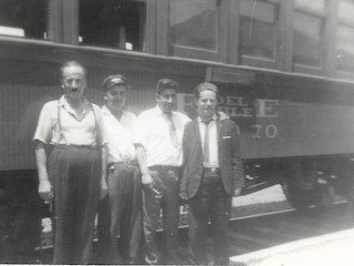 Arreglos en la estación Antilhue después del terremoto de 1960 Arreglos en la estación Antilhue después del terremoto de 1960