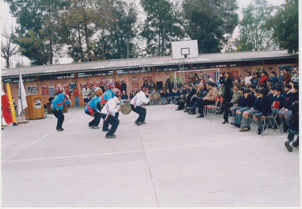 Presentación de baile chino en la escuela La Florida Presentación de baile chino en la escuela La Florida