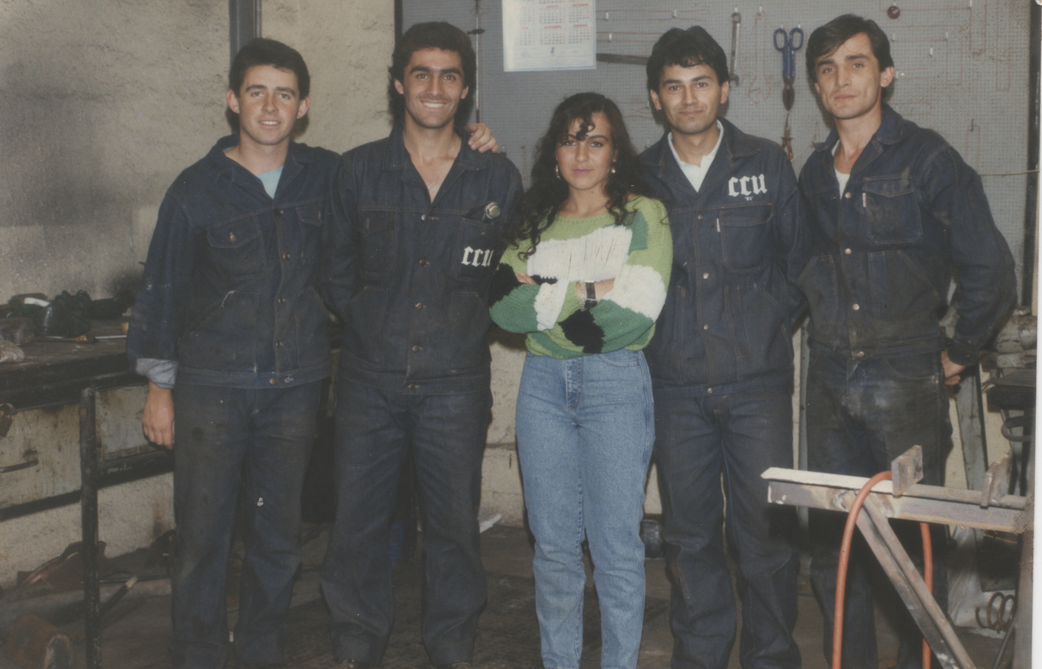 Estudiantes en práctica en la CCU