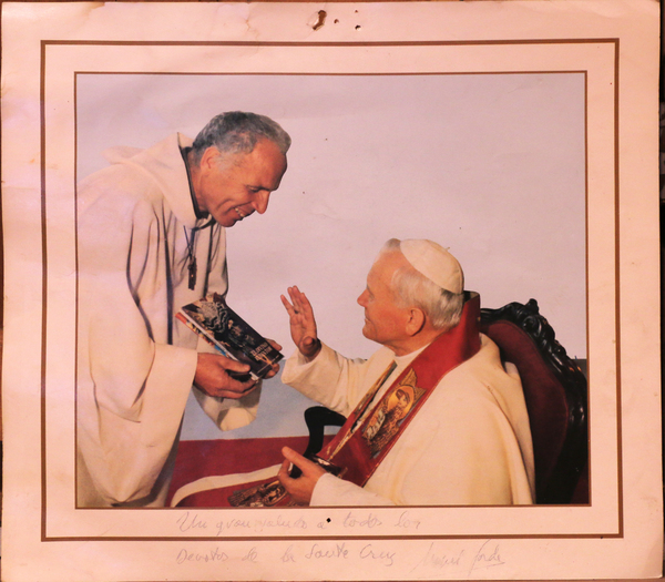 Papa Juan Pablo II y el sacerdote Miguel Sordo