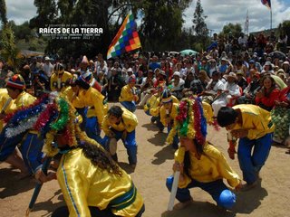 Bajando a la Kiva en Raíces de la Tierra