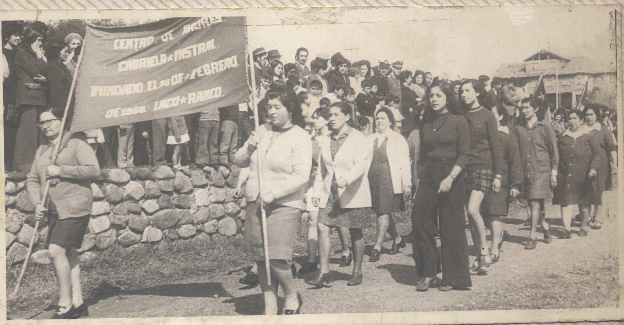 Desfile de centro de madres de Lago Ranco