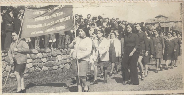Desfile de centro de madres de Lago Ranco Desfile de centro de madres de Lago Ranco