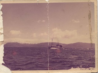 Embarcación en el estrecho de Magallanes