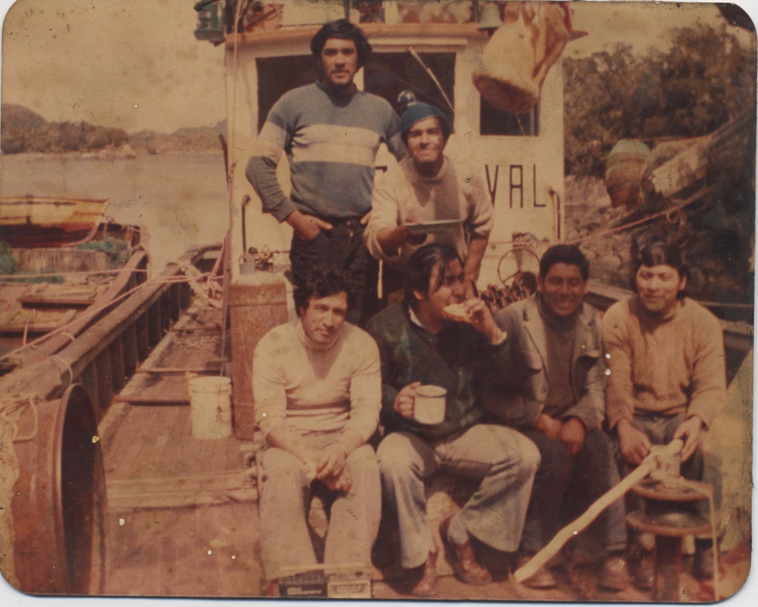 Pescadores artesanales durante un descanso Pescadores artesanales durante un descanso