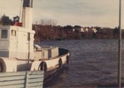 Barcaza en el muelle de Lago Ranco