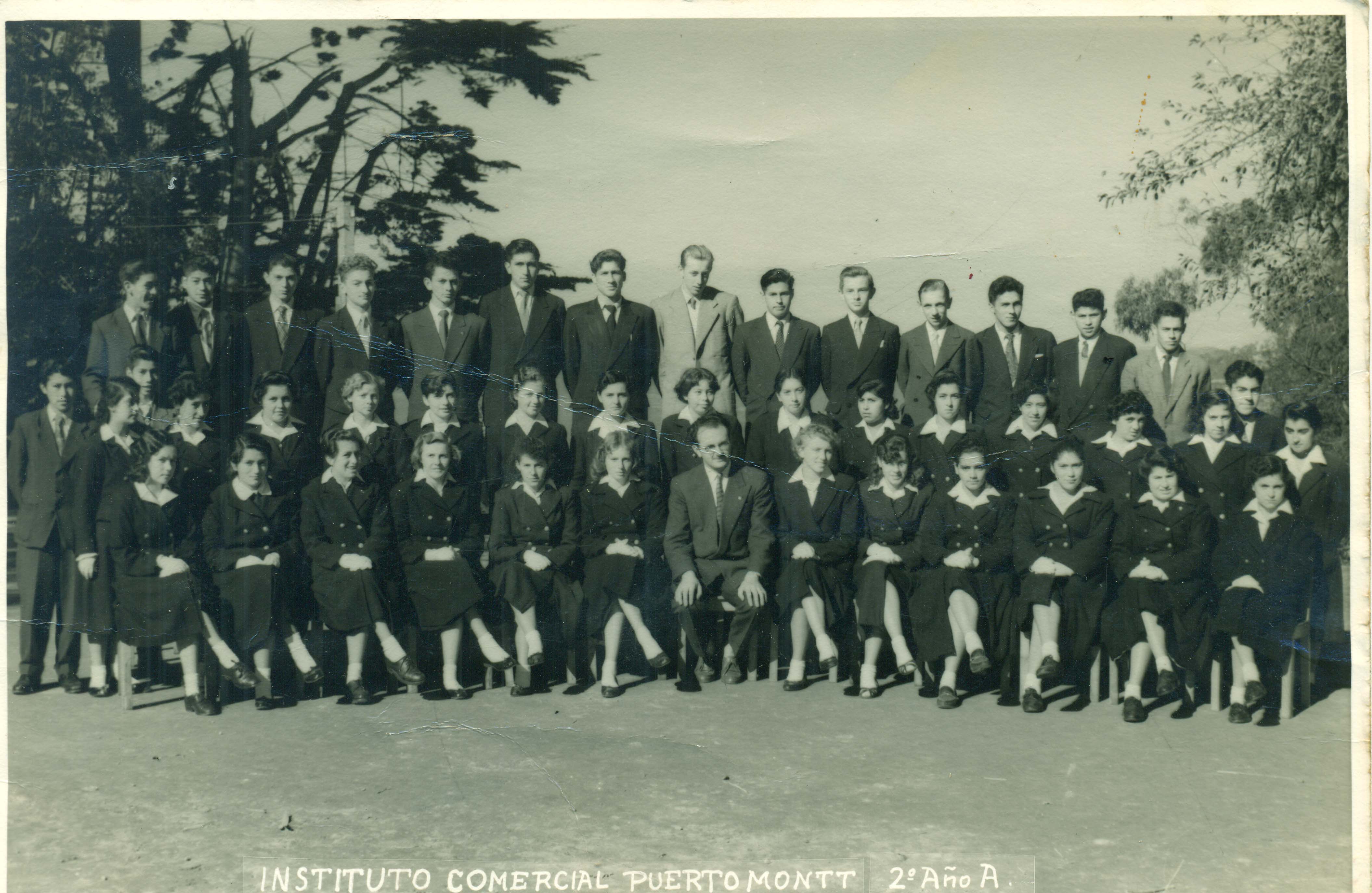 Estudiantes del Instituto Comercial de Puerto Montt Estudiantes del Instituto Comercial de Puerto Montt