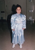 Niña vestida de "dama antigua" Niña vestida de "dama antigua"