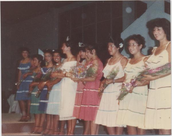 Premiación de candidatas a reina Premiación de candidatas a reina