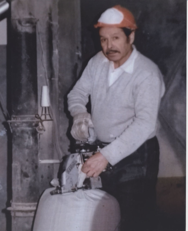 Trabajador de la Compañía de Cervecerías Unidas (CCU) Trabajador de la Compañía de Cervecerías Unidas (CCU)