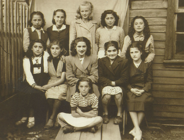 Alumnas de la Escuela Anexa Alumnas de la Escuela Anexa