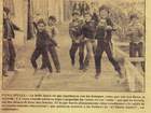 Niños jugando al trompo Niños jugando al trompo