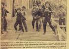 Niños jugando al trompo Niños jugando al trompo