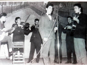 Víctor Hugo Oyarzún y los Mariachis del Sur