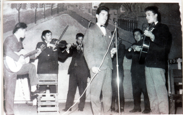 Víctor Hugo Oyarzún y los Mariachis del Su