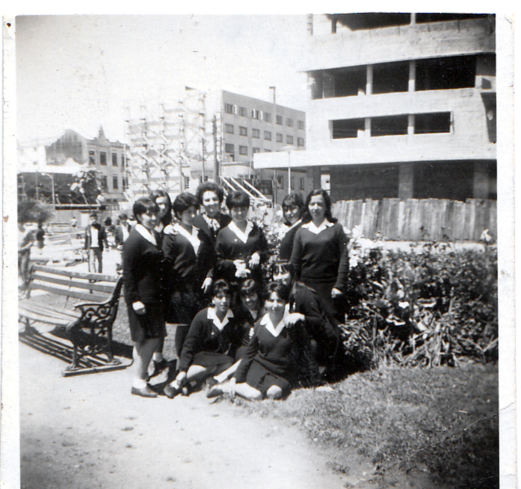 Estudiantes de escuela técnica en recreo Estudiantes de escuela técnica en recreo