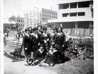 Estudiantes de escuela técnica en recreo