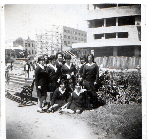 Estudiantes de escuela técnica en recreo