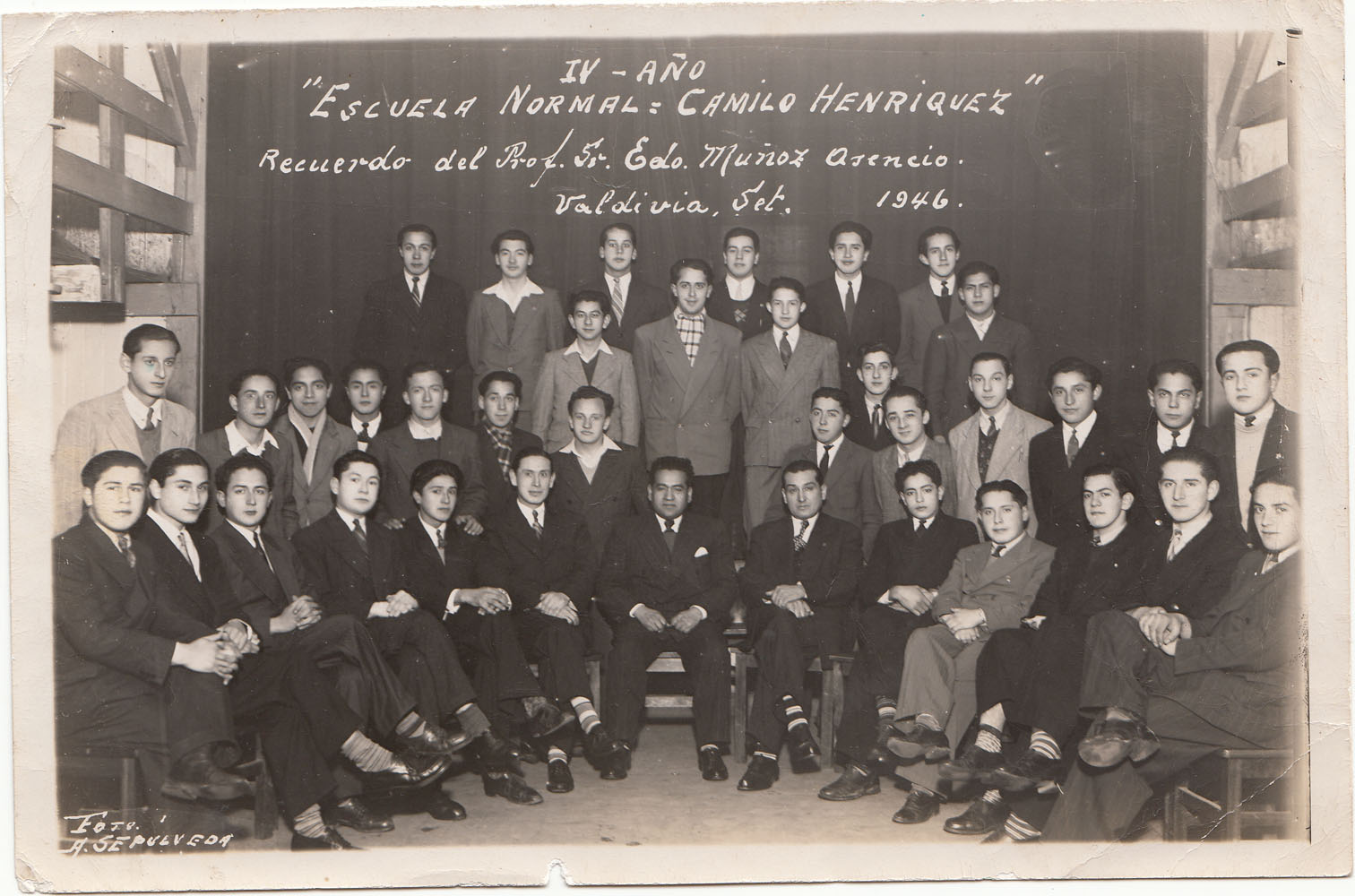 Estudiantes de la Escuela Normal "Camilo Henríquez" Estudiantes de la Escuela Normal "Camilo Henríquez"