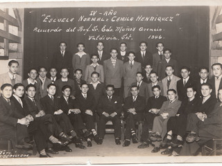 Estudiantes de la Escuela Normal "Camilo Henríquez" Estudiantes de la Escuela Normal "Camilo Henríquez"