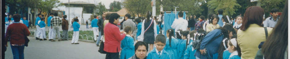 Padre e hijo en la plaza de Talagante