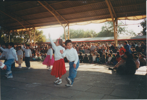 Baile en la escuela Alborada de Talagante