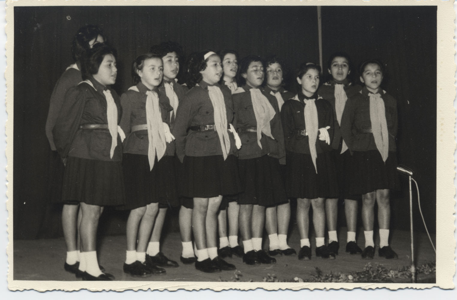 Girl guides en acto Escuela n°2 Girl guides en acto Escuela n°2