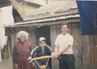 Rosa Olivera y José Milanca junto a su nieto