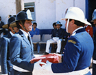 Entrega de material bomberil