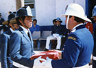 Entrega de material bomberil