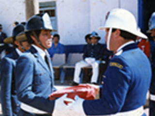 Entrega de material bomberil