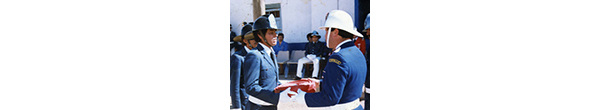 Entrega de material bomberil