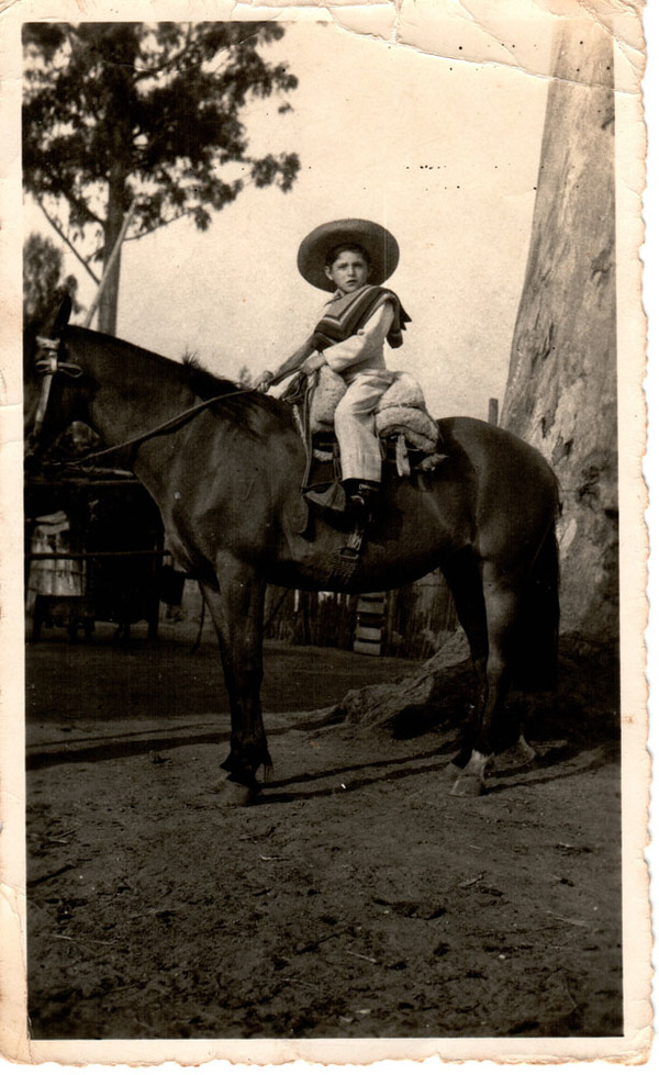 Pedro Vera sobre su caballo