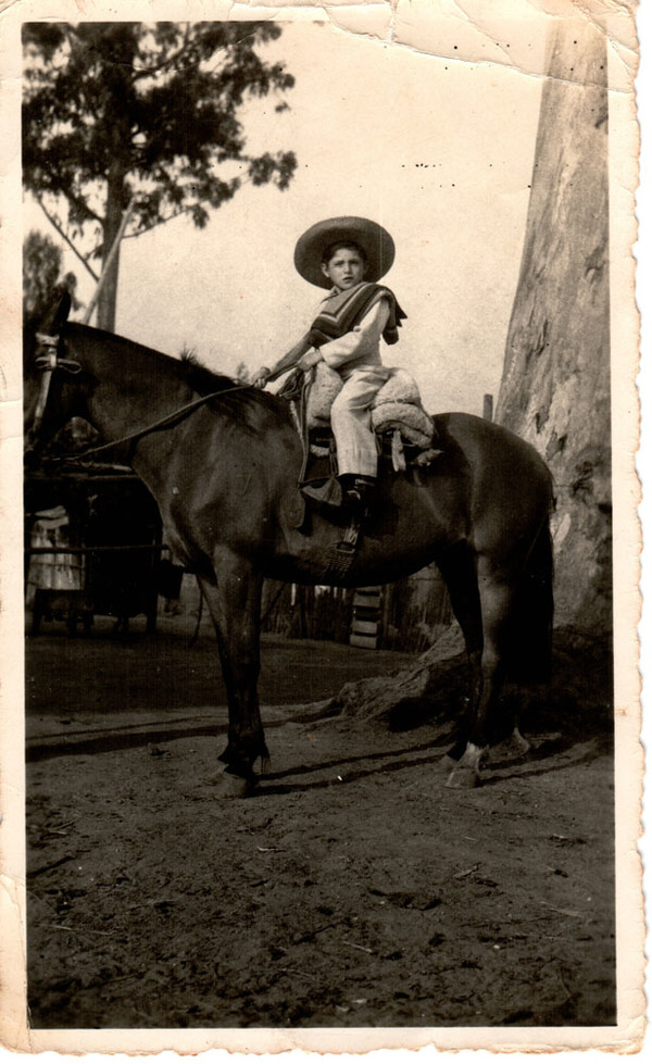 Pedro Vera sobre su caballo Pedro Vera sobre su caballo
