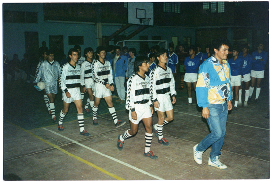 Desfile de equipo de baby fútbol Desfile de equipo de baby fútbol