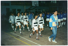 Desfile de equipo de baby fútbol