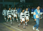 Desfile de equipo de baby fútbol