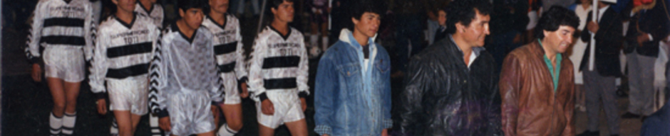 Desfile de equipo de baby fútbol