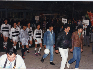 Desfile de equipo de baby fútbol Desfile de equipo de baby fútbol