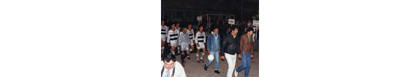 Desfile de equipo de baby fútbol