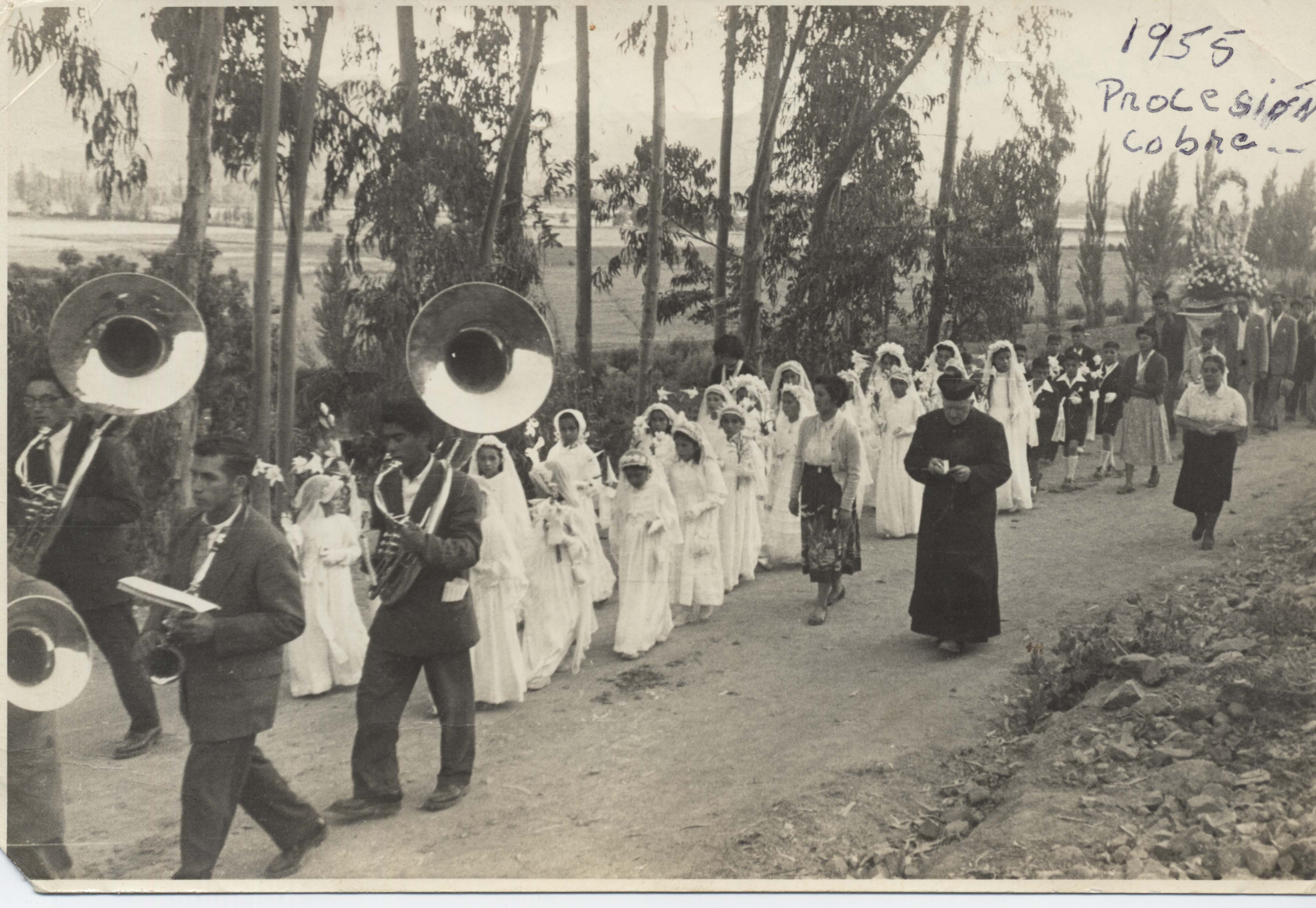 Procesión hacia Las Compuertas