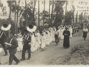 Procesión hacia Las Compuertas