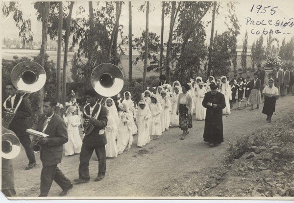 Procesión hacia Las Compuertas Procesión hacia Las Compuertas