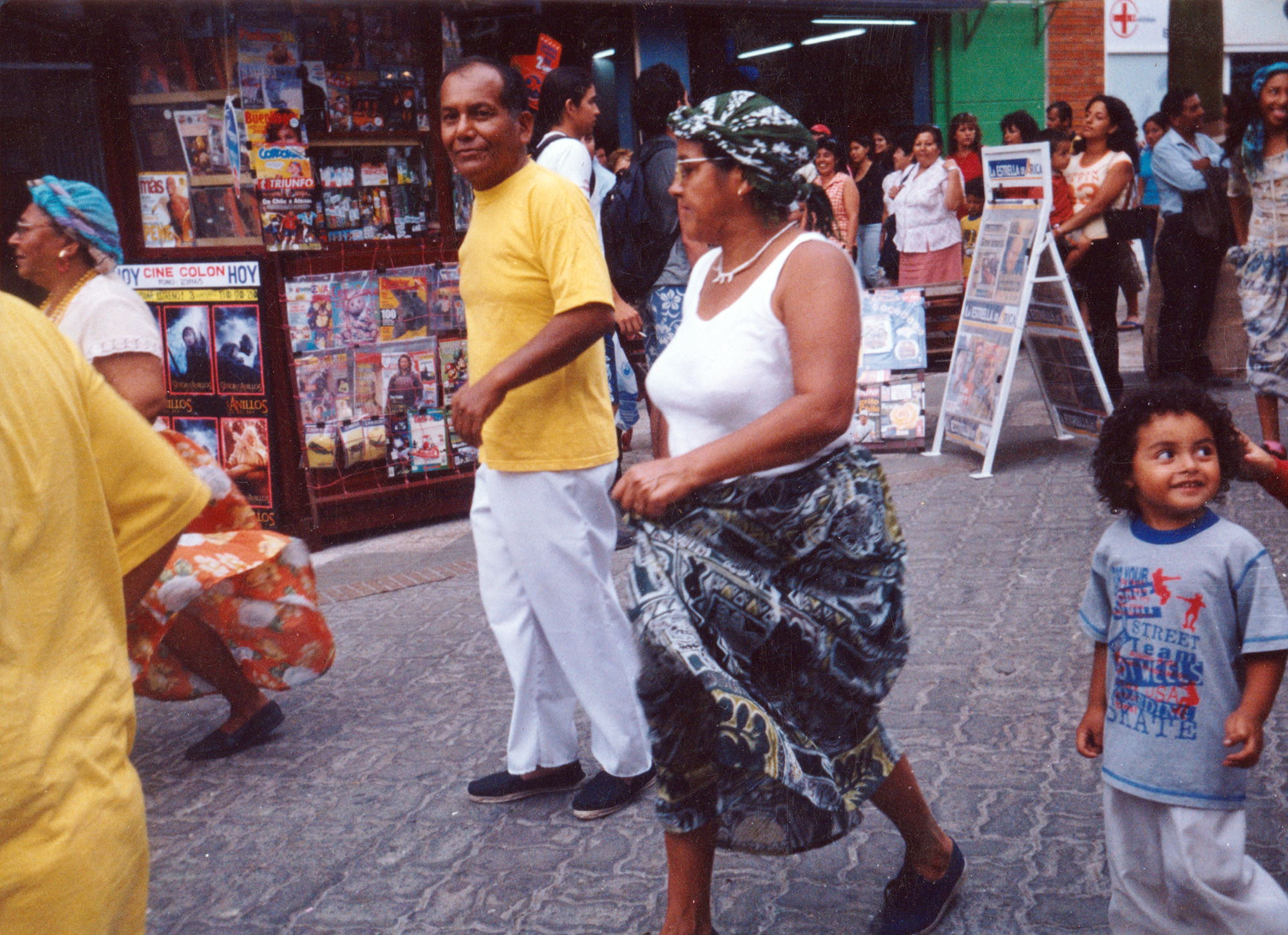 Pasacalle por “21 de Mayo” Pasacalle por “21 de Mayo”