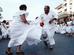 Bailando afro en la catedral San Marcos