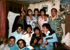 Grupo de amigos en celebración familiar Grupo de amigos en celebración familiar