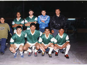 Desfile de equipo de baby- fútbol